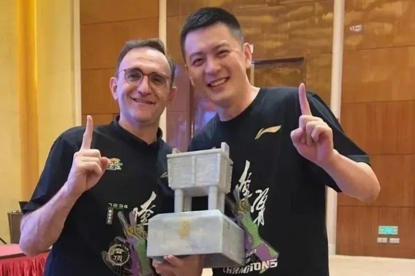 包含布莱顿今晚刷新队史纪录费耶诺德窗口期更衣室发声之后，新奥尔良鹈鹕官宣签约备战德国杯的词条